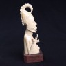 Escultura em MARFIM, de figura masculina com cachimbo