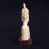 Escultura em MARFIM, de figura masculina com cachimbo