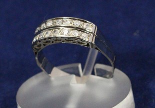 Requintado Anel em OURO, Cravejado a DIAMANTES