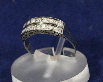 Requintado Anel em OURO, Cravejado a DIAMANTES