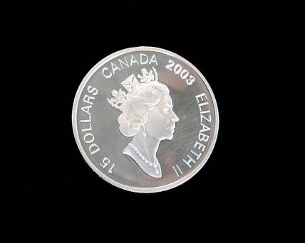 Moeda comemorativa de 15 dolares Elizabete II, em OURO e Prata