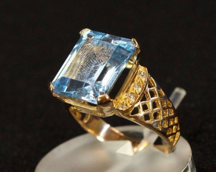 Anel em Ouro DIAMANTES E ÁGUA MARINHA