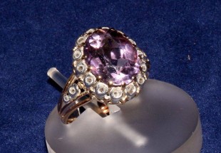 Anel em OURO cravejado com DIAMANTES E TOPÁZIO