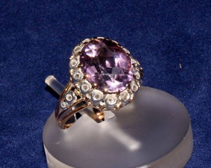 Anel em OURO cravejado com DIAMANTES E TOPÁZIO