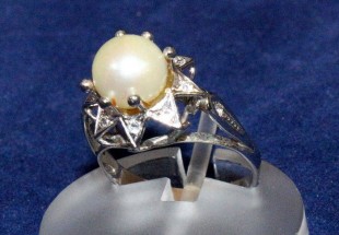 ANEL em OURO BRANCO DIAMANTES E PÉROLA VERDADEIRA
