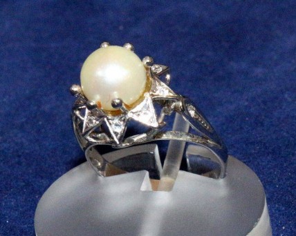 ANEL em OURO BRANCO DIAMANTES E PÉROLA VERDADEIRA