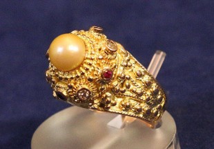 Anel em OURO DIAMANTES  RÚBI E PÉROLA VERDADEIRA