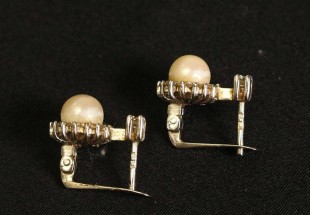 Brincos em Ouro Branco e Pedras Finas