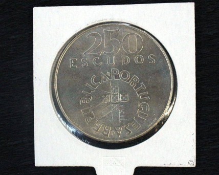 2 Moedas em PRATA de 100$ e 250$ Escudos 1974