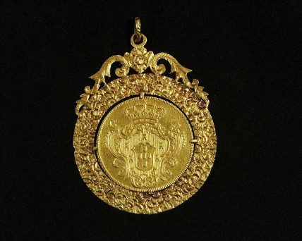 Medalhão Antigo em Ouro