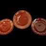 Conjunto de Pratos em Barro Vermelho Vidrado