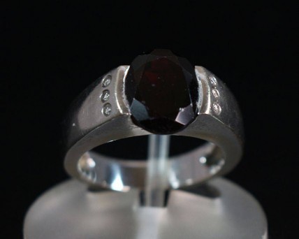 Anel em Ouro Branco e Diamantes (19,2 Quilates)