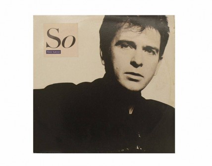 Um Disco de Vinil de Peter Gabriel 