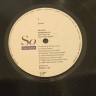Um Disco de Vinil de Peter Gabriel 
