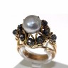 Anel Antigo em Ouro (Cabeça de Cão) Lascas de Diamante e Pérola de Ostra