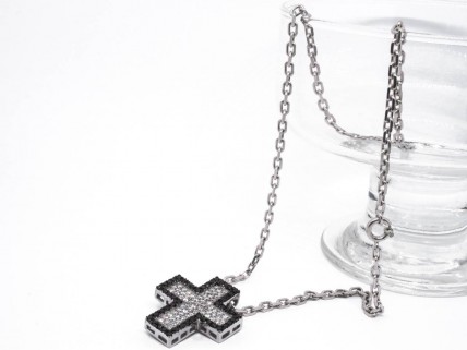 Fio - Cruz com zircónias e onix