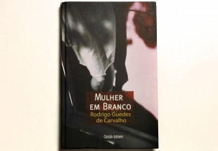 MULHER EM BRANCO