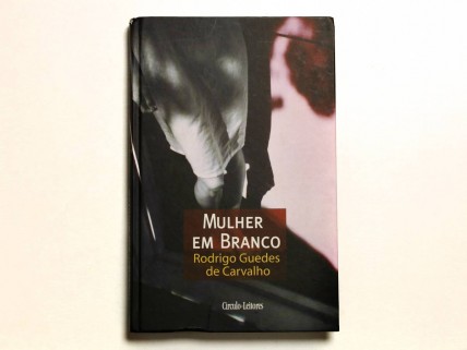 MULHER EM BRANCO