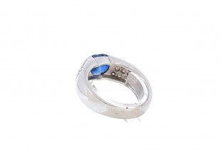 Anel em OURO branco, SAFIRA e DIAMANTES