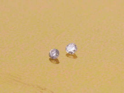 2 DIAMANTES 0,025 e 0,02ct