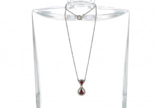 Colar ANTIGO em OURO Branco  de 19,2K 30 DIAMANTES e 2 RUBIS