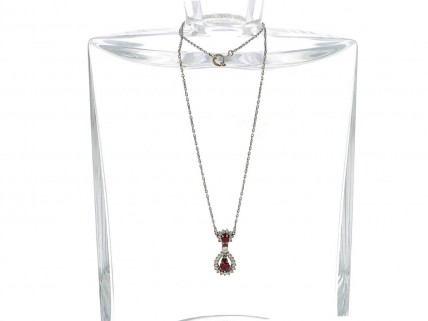 Colar ANTIGO em OURO Branco  de 19,2K 30 DIAMANTES e 2 RUBIS