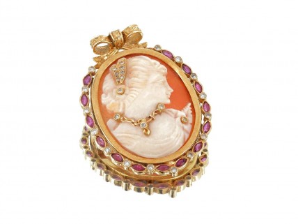 Pingente/Alfinete de Peito CAMAFEU em Ouro de 19,2K - CORAL, RUBIS e 27 DIAMANTES