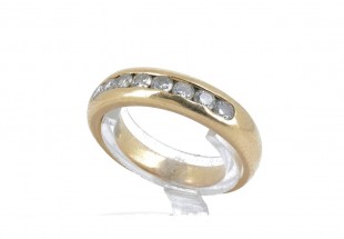 Anel em OURO 18K - 8 DIAMANTES 