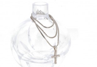 Fio e pingente em OURO Branco 18K