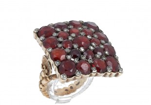 Anel ANTIGO em OURO 19,2k. DIAMANTES e GRANADAS