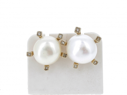 Par de brincos em OURO 18K - 10 DIAMANTES e 2 PÉROLAS