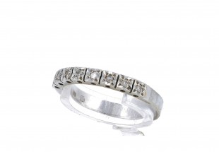 Anel em OURO 18K - 8 DIAMANTES