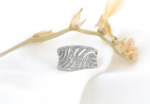 Anel em OURO 18K -100 DIAMANTES