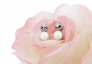 Brincos em OURO BRANCO 19,2K - 2 PÉROLAS