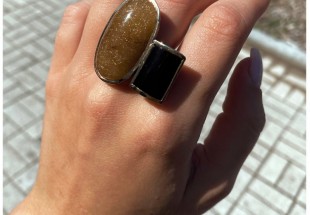 Anel exclusivo de PRATA 925 e OURO 9K com pedras ONIX e QUARTZO rutilio