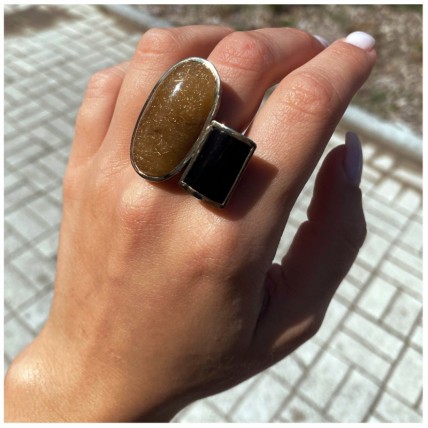 Anel exclusivo de PRATA 925 e OURO 9K com pedras ONIX e QUARTZO rutilio