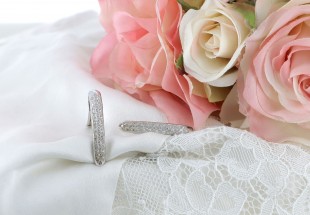 Brincos em OURO Branco 19,2K - 64 DIAMANTES
