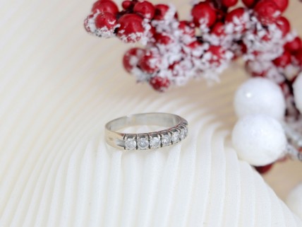 Anel em OURO 18K - 7 DIAMANTES