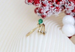 Anel ANTIGO em OURO 19,2K - 3 DIAMANTES e ESMERALDA