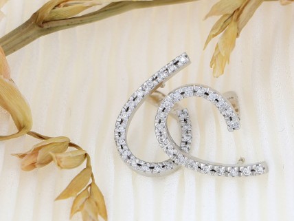 Brincos em OURO 19,2K - 38 DIAMANTES