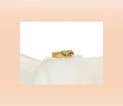 Anel com 2 DIAMANTES,2 SAFIRAS e 1 ESMERALDA em OURO 19,2kl 