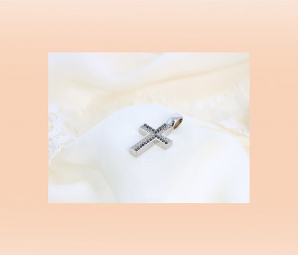 Cruz com 44 DIAMANTES em OURO 19,2kl