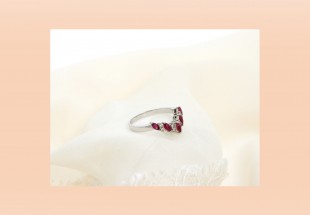 Anel com 5 RUBIS e 8 DIAMANTES em OURO 18kl