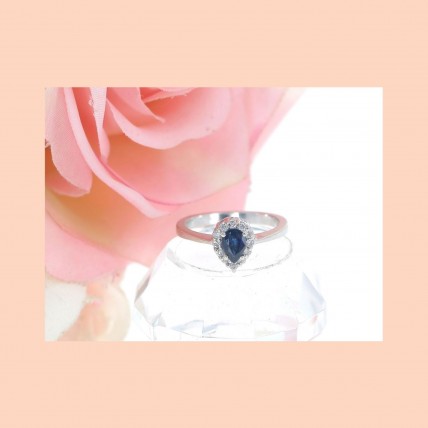 Anel em OURO Branco 18K - 1 SAFIRA e 12 DIAMANTES