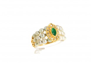 Anel com 1 ESMERALDA e 12 DIAMANTES em OURO 19,2kl