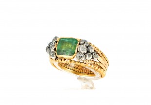 Anel ANTIGO com 1 ESMERALDA e 12 DIAMANTES em OURO 19,2 kl