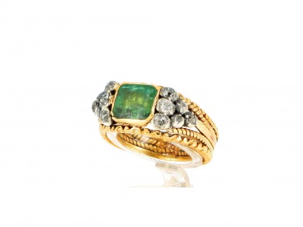 Anel ANTIGO com 1 ESMERALDA e 12 DIAMANTES em OURO 19,2 kl