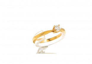 Anel Solitário com 1 DIAMANTE em OURO 18 kl