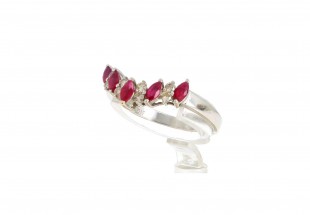 Anel com 5 RUBIS GRANADA e 8 DIAMANTES em OURO 18kl