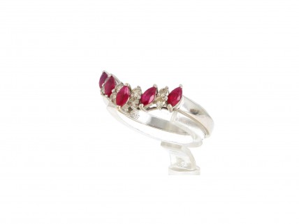 Anel com 5 RUBIS GRANADA e 8 DIAMANTES em OURO 18kl